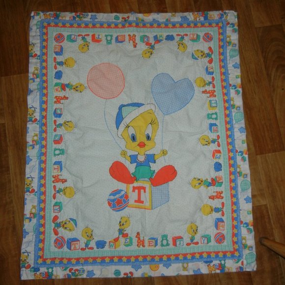 Warner Bros. Bedding Vintage Looney Tunes Tweety Bird Baby Quilt